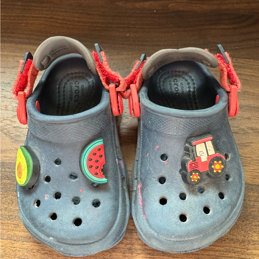 Navy blue Toddler crocs sz5